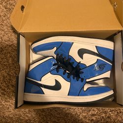 Jordan 1 mid Signal blue