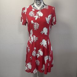 Forever 21 Short Sleeve Dress Size M Red Fit and Flare Leaves Print