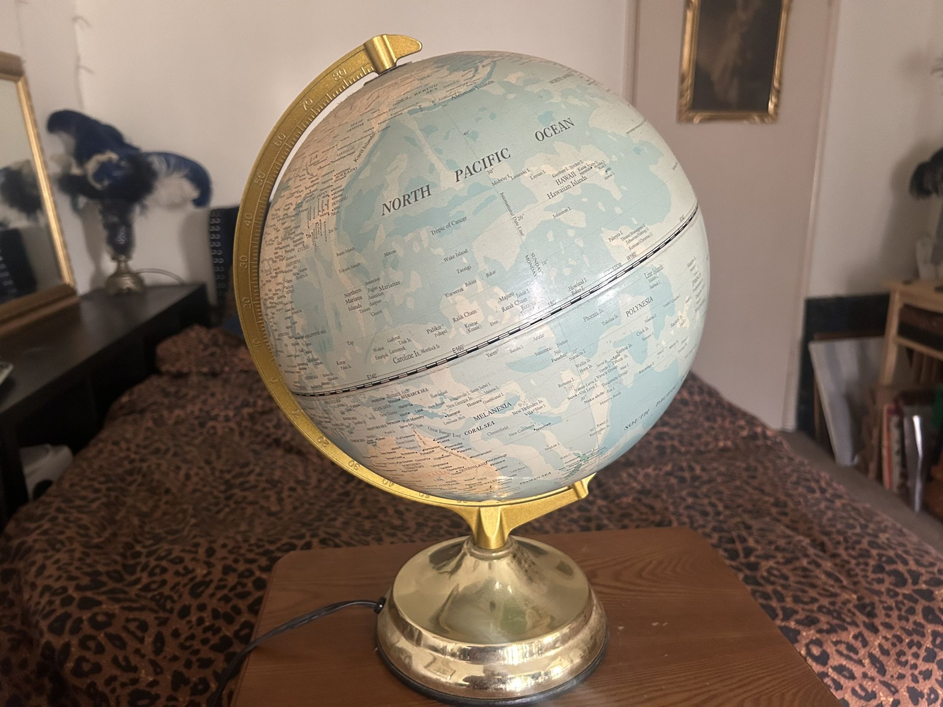 Vintage World globe table Lamp