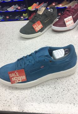 Reebok classic men’s sizes 40.00