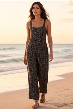 NWT Universal Thread Women's Size XXL Floral Print Jumpsuit Black Boho Wide Leg. The NWT Universal Thread Women's Size XXL Floral Print Jumpsuit in Bl