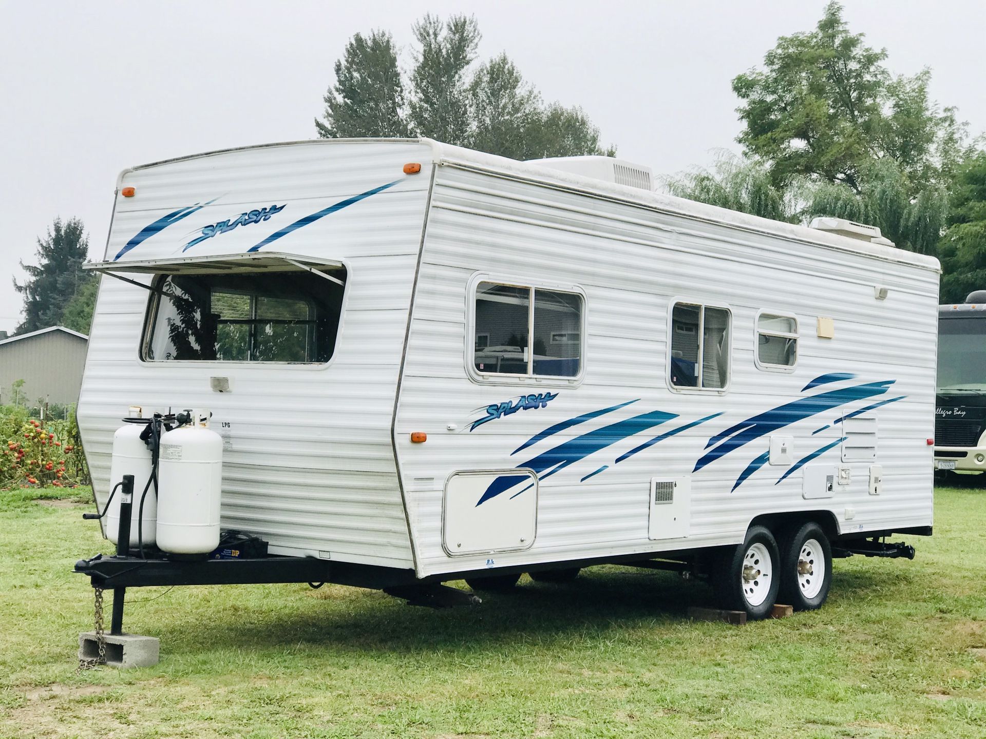 2002 Splash 24B Travel Trailer Onboard Generator for Sale in Edgewood