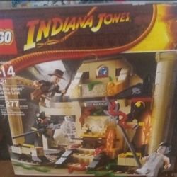 vintage retired 2008 Lego #7621 Indiana Jones & The Lost Tomb.