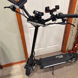 2024-Apollo-Phantom-Electric-Scooter 