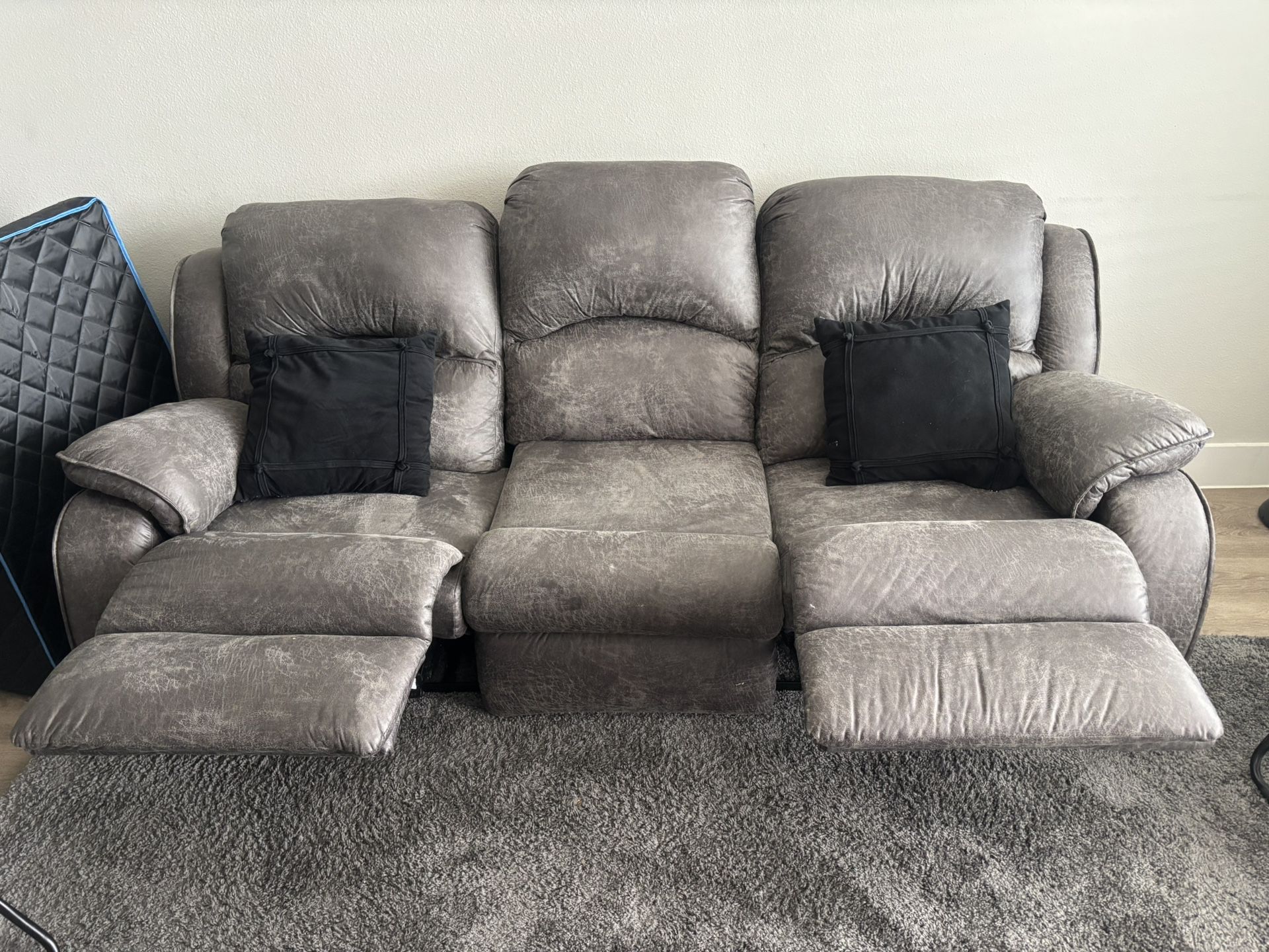 Comfortable Luxury Reclining Couch /Sofa