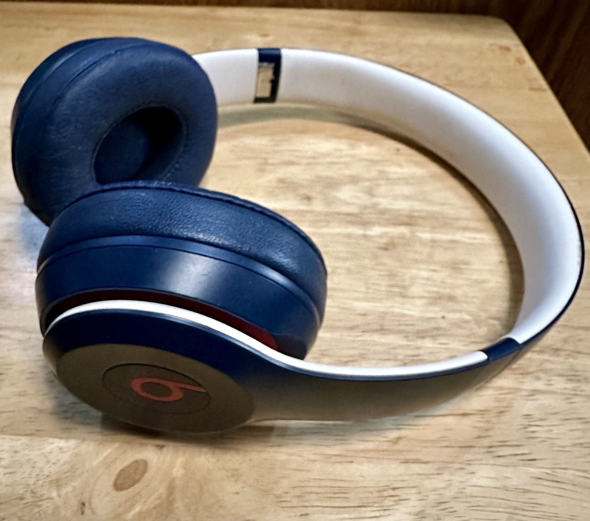 Beats Solo 3 Navy Club Collection