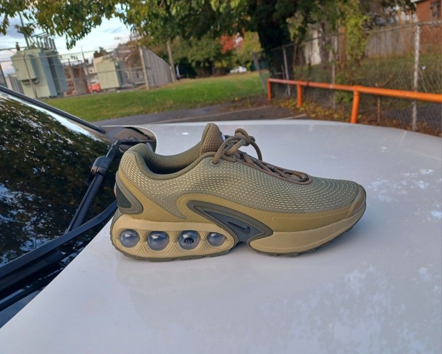 Brand New And Original Men's Nike Air Max's DN Sneakers Sizes 10