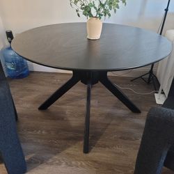 Round Table