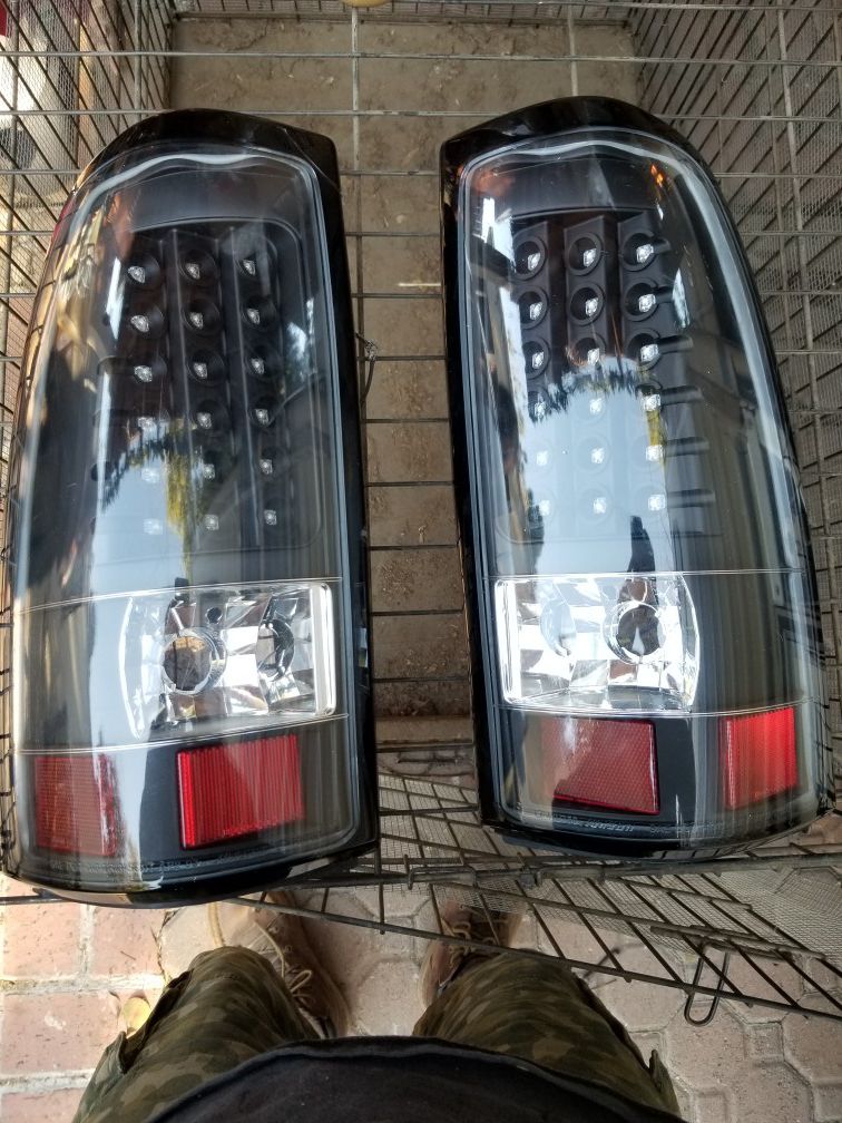 Chevy silverado 2000 to 2006 tail lights