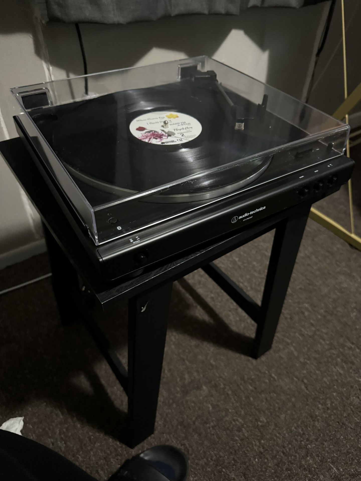 Vinyl record player