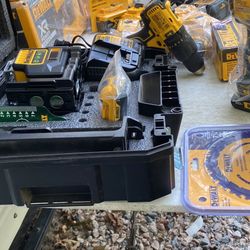 New tools, in good condition.  Prices vary, ranging from $50 -$ 99 to   $580 . There is a one month warranty , the money is not returned, only credit 