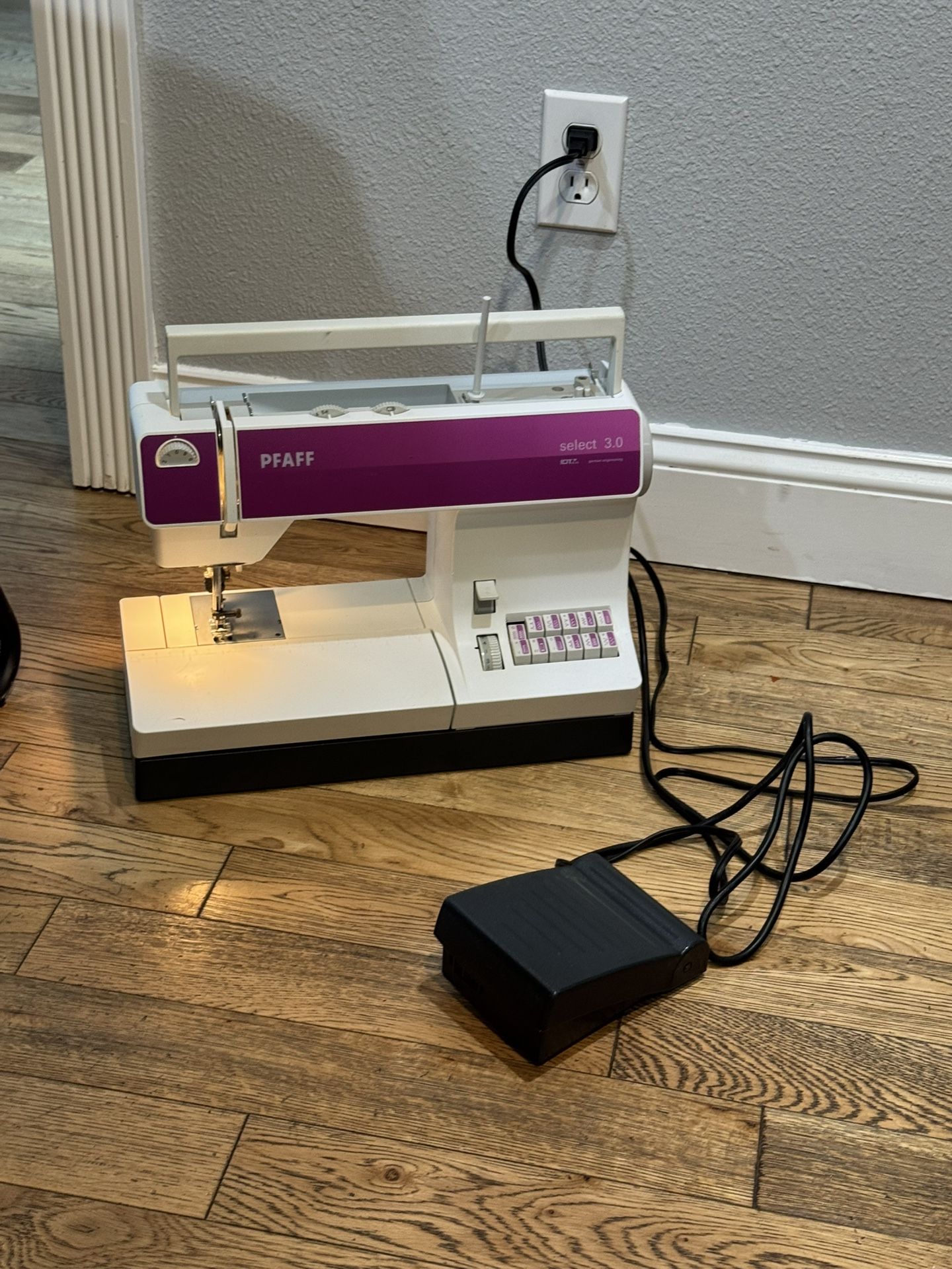Pfaff Select 3.0 Sewing Machine 1(contact info removed)
