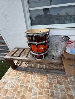 drum things and snares