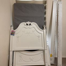 Bed 🛌 Disney Good Condition With Mattress And Box 