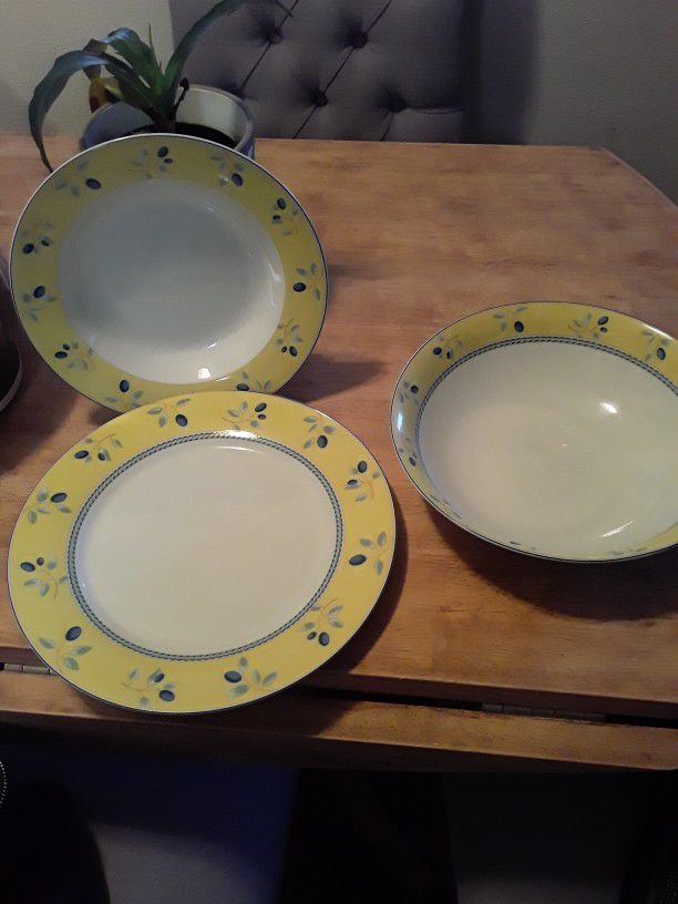 Lots Of Plates  and serving Pieces.  All In Exc. Cond by Royal Doulton.