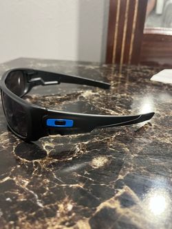 Sunglasses blue logo “0”