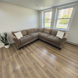 FREE DELIVERY! 🚚  Cindy Crawford Sectional Sofa