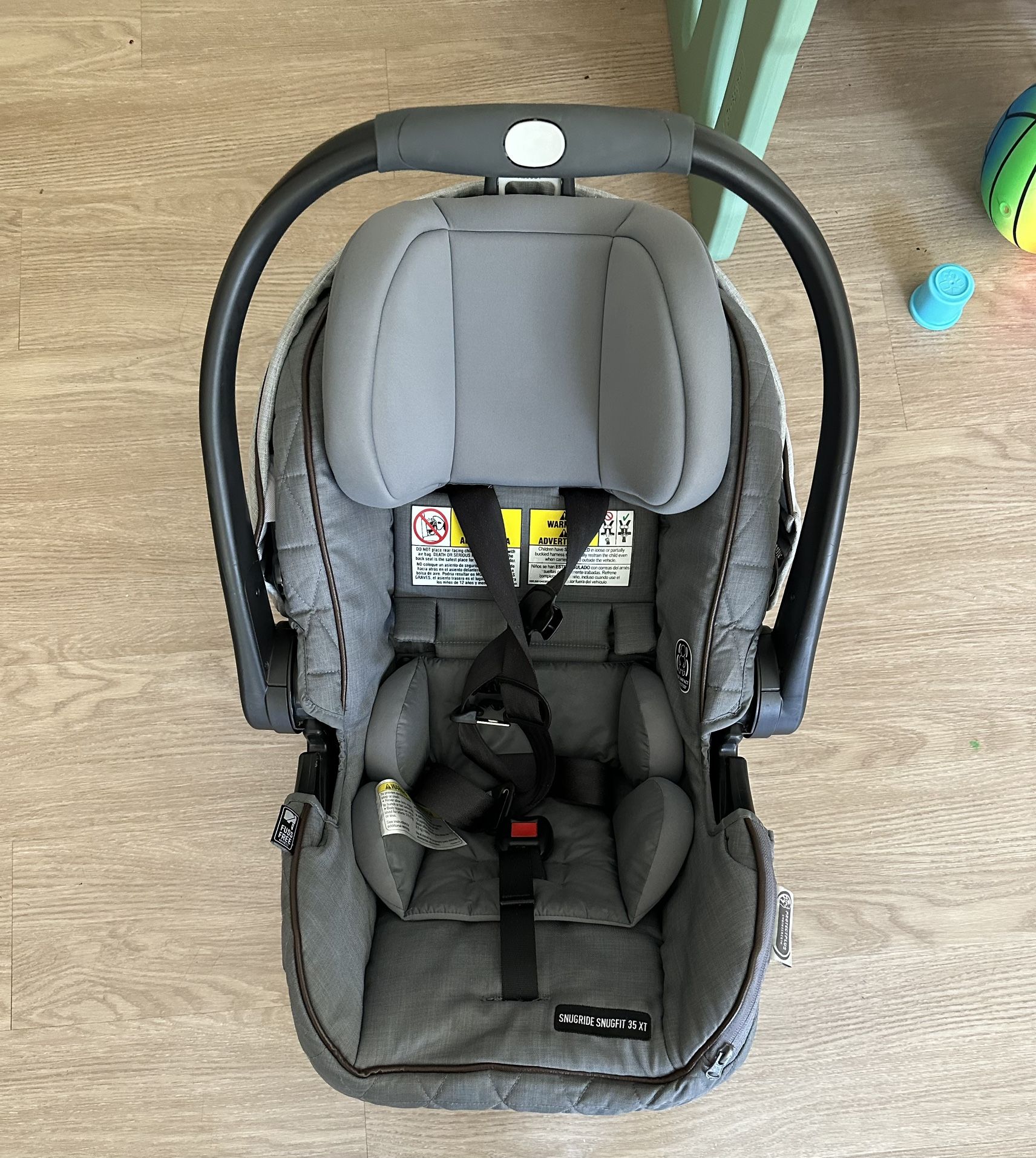 Graco Luxury premier Midtown Collection Infant Car Seat And Car