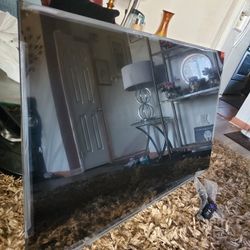 55" TCL Roku Smart Tv 4k Basically New Out Box Lost Legs But Come With Swivel Mount Set.  Still Have Tags & Plastic Cover Around Edge 