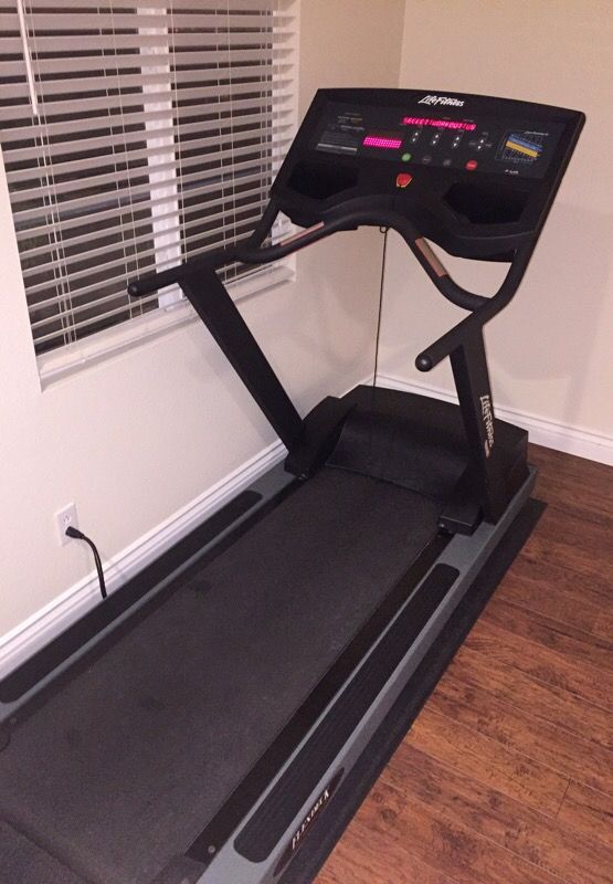 Life Fitness 9000hr treadmill with Flexdeck