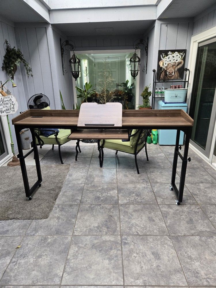 QUEEN OVER The Bed Table And desk