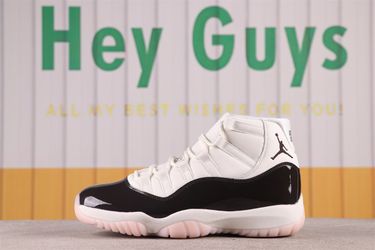 Air Jordan 11 WMNS “Neapolitan