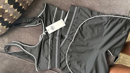 Alo Yoga Set medium Black and white.