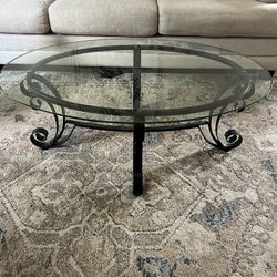 Cocktail / Coffee Table 