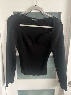 Women’s black ribbed top