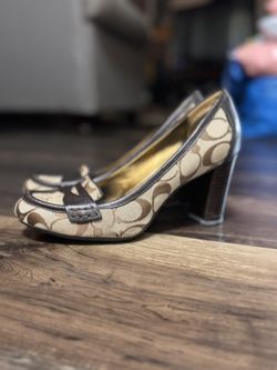 Coach “Paulina” Khaki Signature Loafer Pump Sz 7.5 Great Condition 