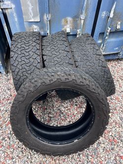 4x 35/12.50/22 Venom XT A/T tires