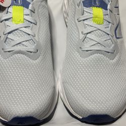 US Women’s New Balance Size 10.5  Running Sneakers