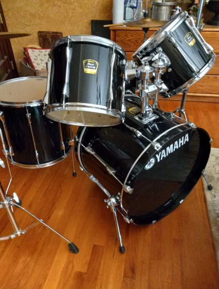 Yamaha Drum Set
