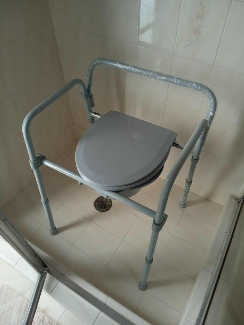 Drive Medical Commode Folding Steel