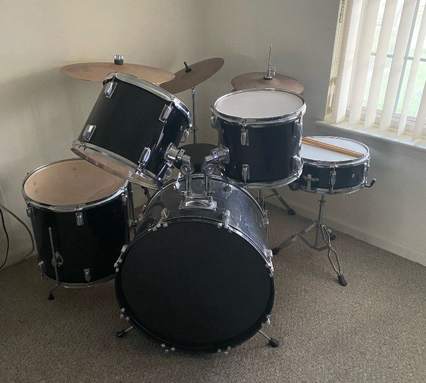 5 piece drum set with cymbals