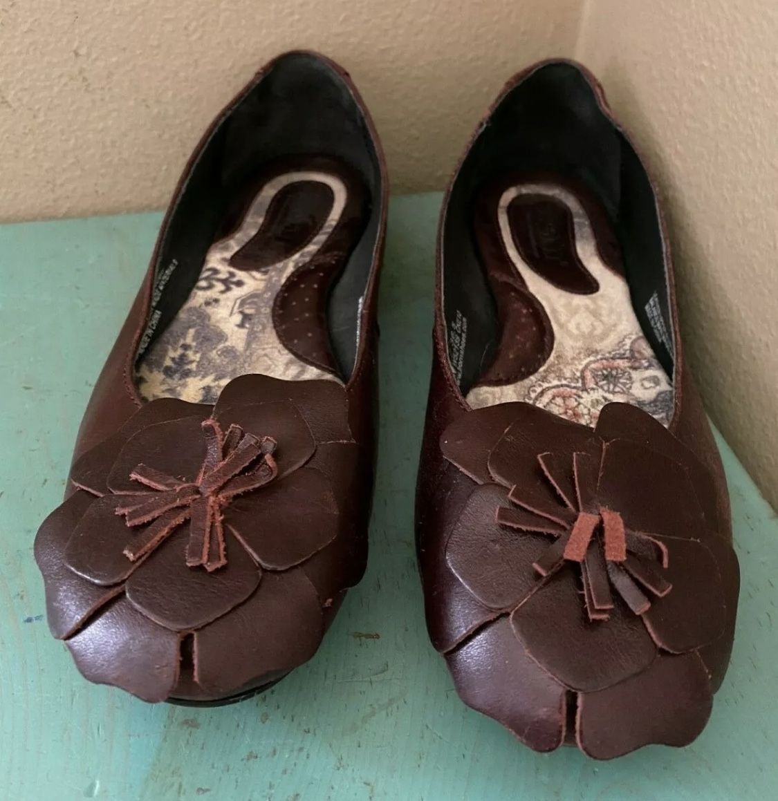 BORN Burgundy Leather Flats Ballerina Slip On Shoes Flower Women's sz 6