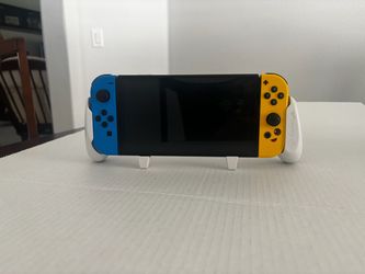Nintendo Switch OLED w/Satisfye Grip Case