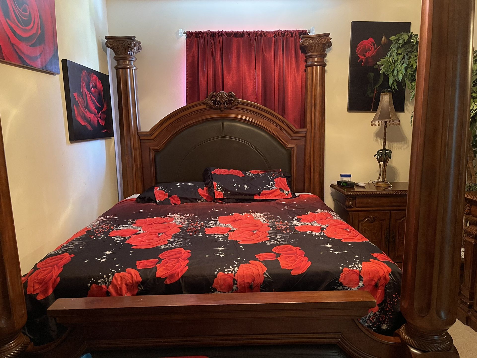King Sized Bedroom Set With Canopy