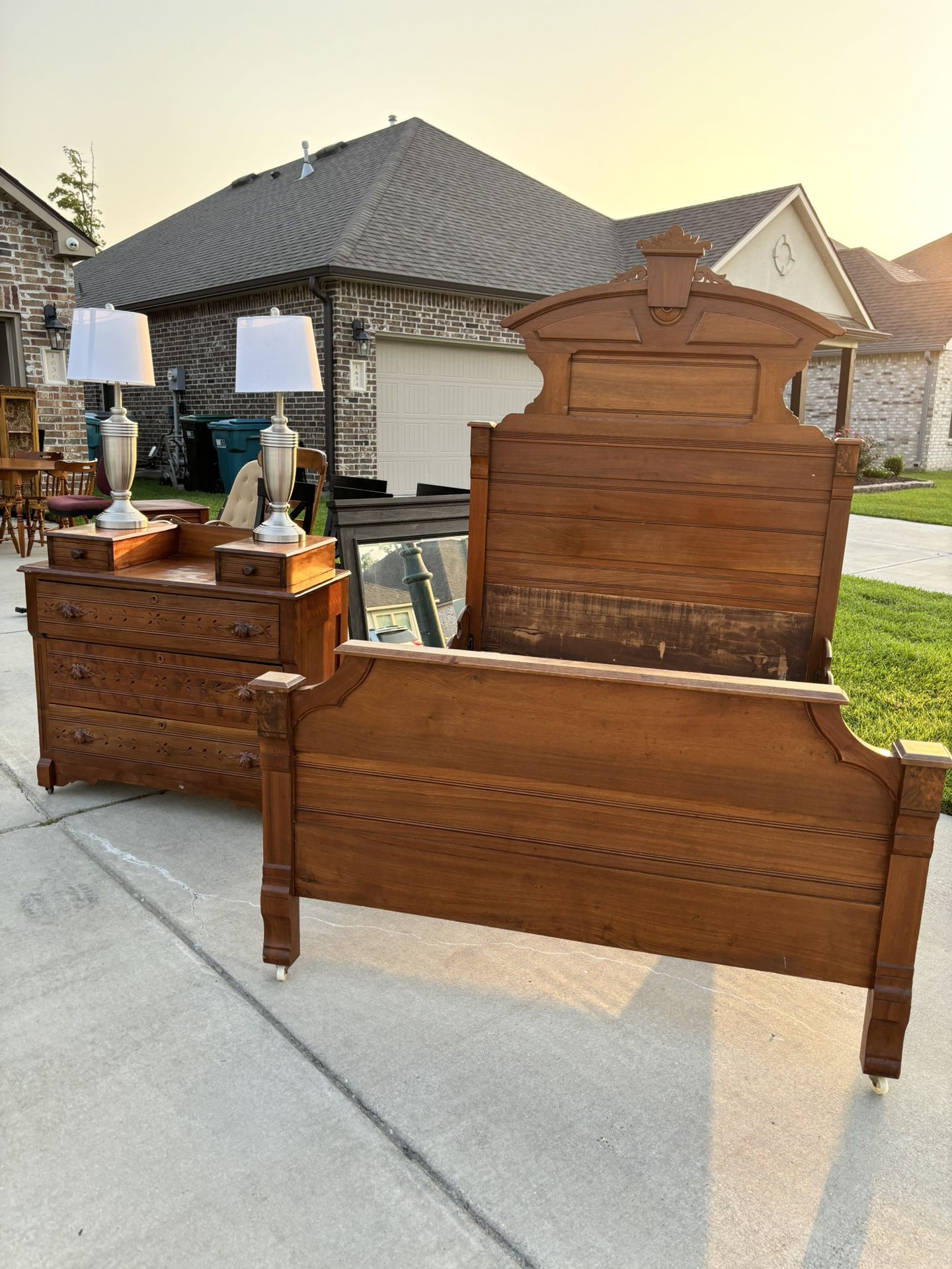 FULL Size ANTIQUE EASTLAKE BED with wheels 