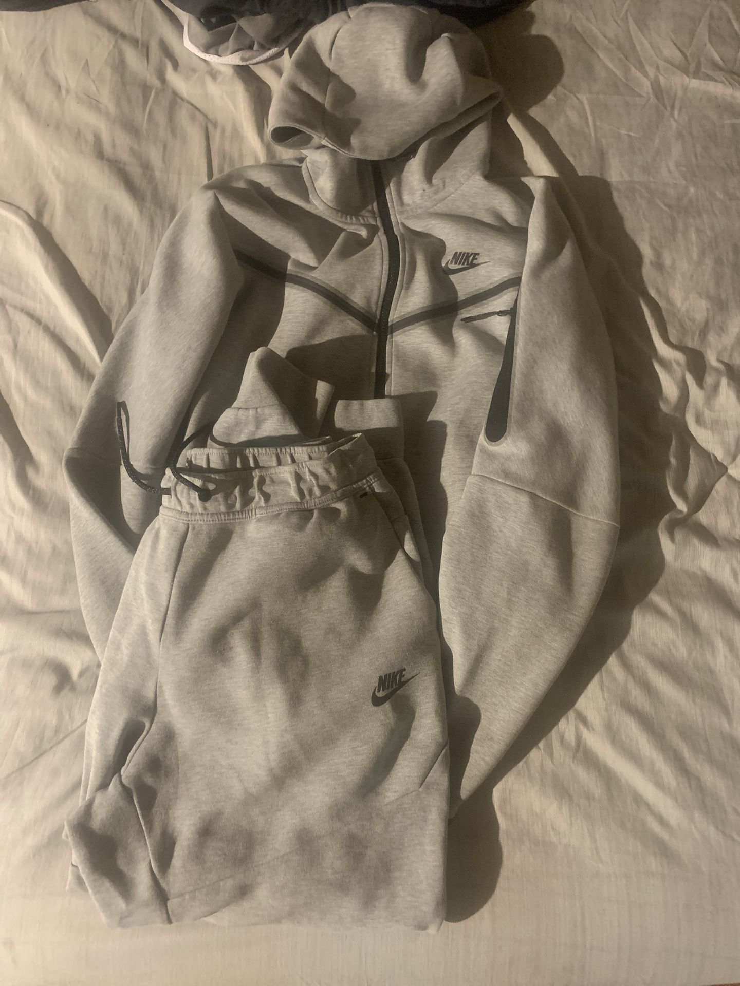 L Nike Tech Fleece