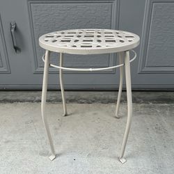 Metal plant stand