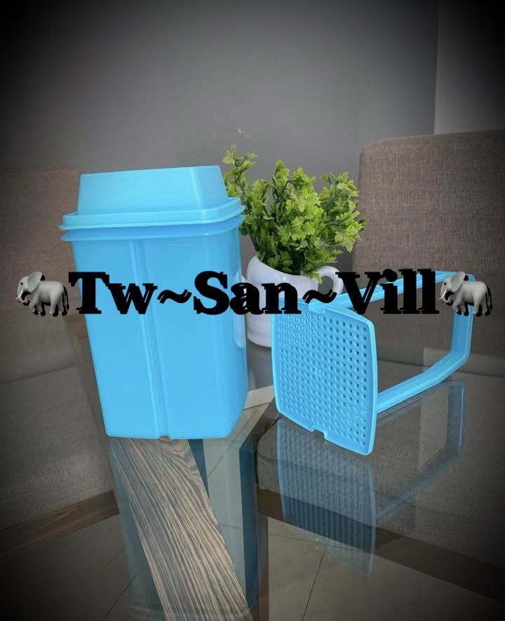 LTupperware in a Beautiful BIG Pick-a-Deli 2L in a Baby Blue Color
