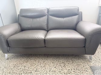 Sofá y mesa de comedor