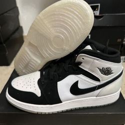 Nike Air Jordan 1 Mid Diamond Shorts GS DN4321-100 Size 6Y Brand New