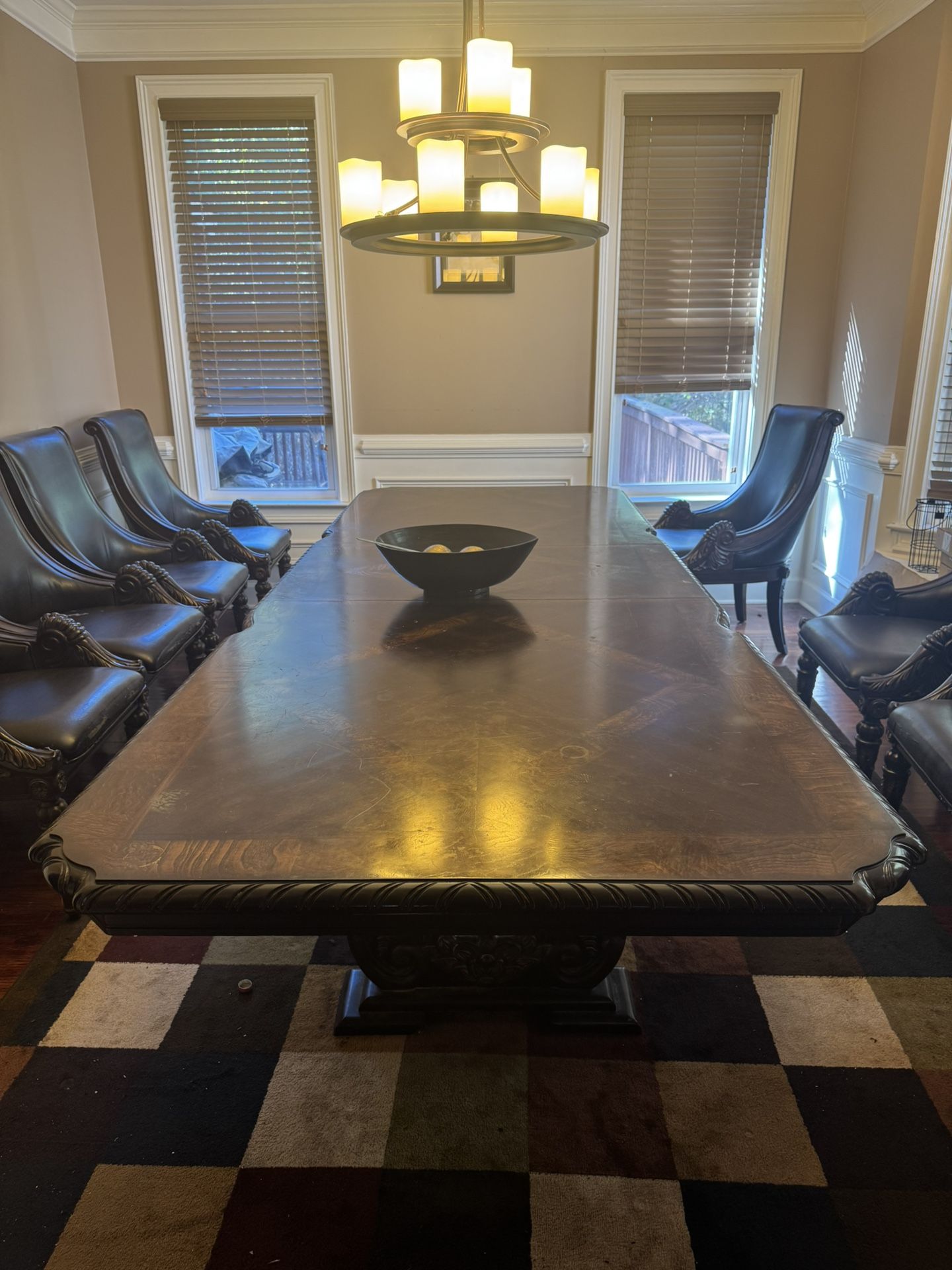 Extendable Dinning Room Table w/ 8 Chairs 