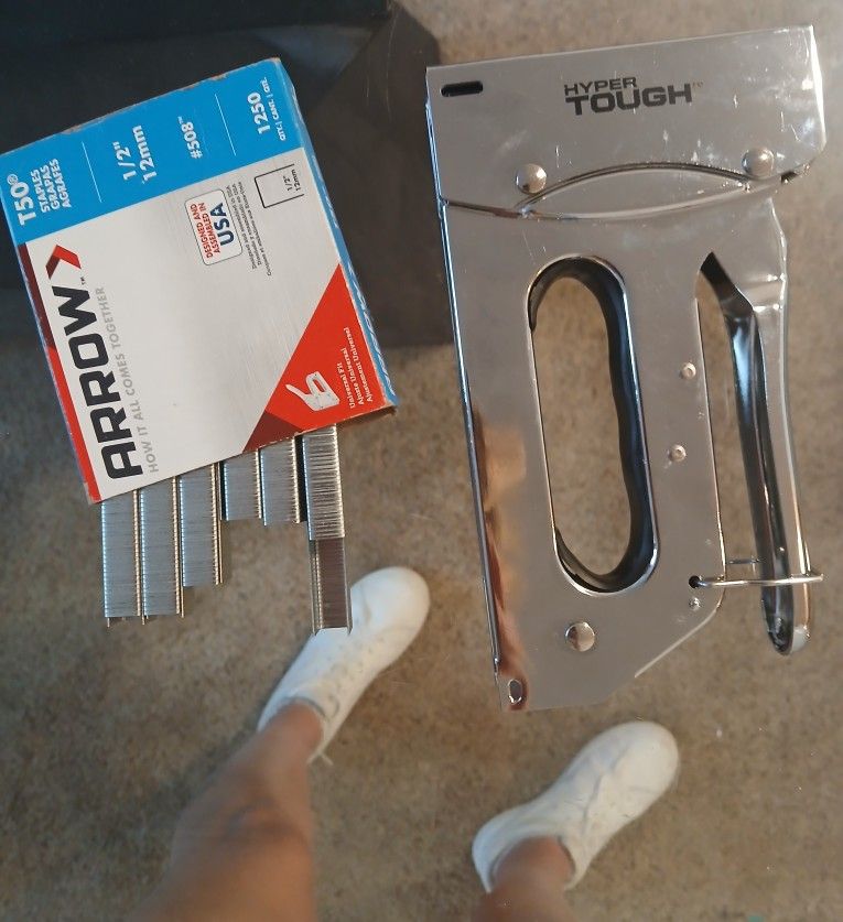 Heavy Duty Staple
Gun w/staples