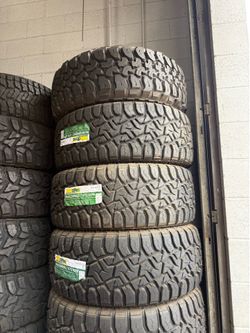 35X12.50R18 SET OF 4 MUD TIRES WITH INSTALLATION AND BALANCING