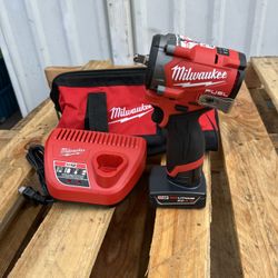 Milwaukee M12 FUEL 12V Li-lon Brushless Cordless Stubby 3/8 in. Impact Wrench with M12 XC Battery 4.0 Ah and Charger Starter Kit New $245
