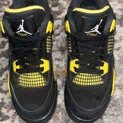 Air Jordan 4 Retro Thunder Size 4.5 