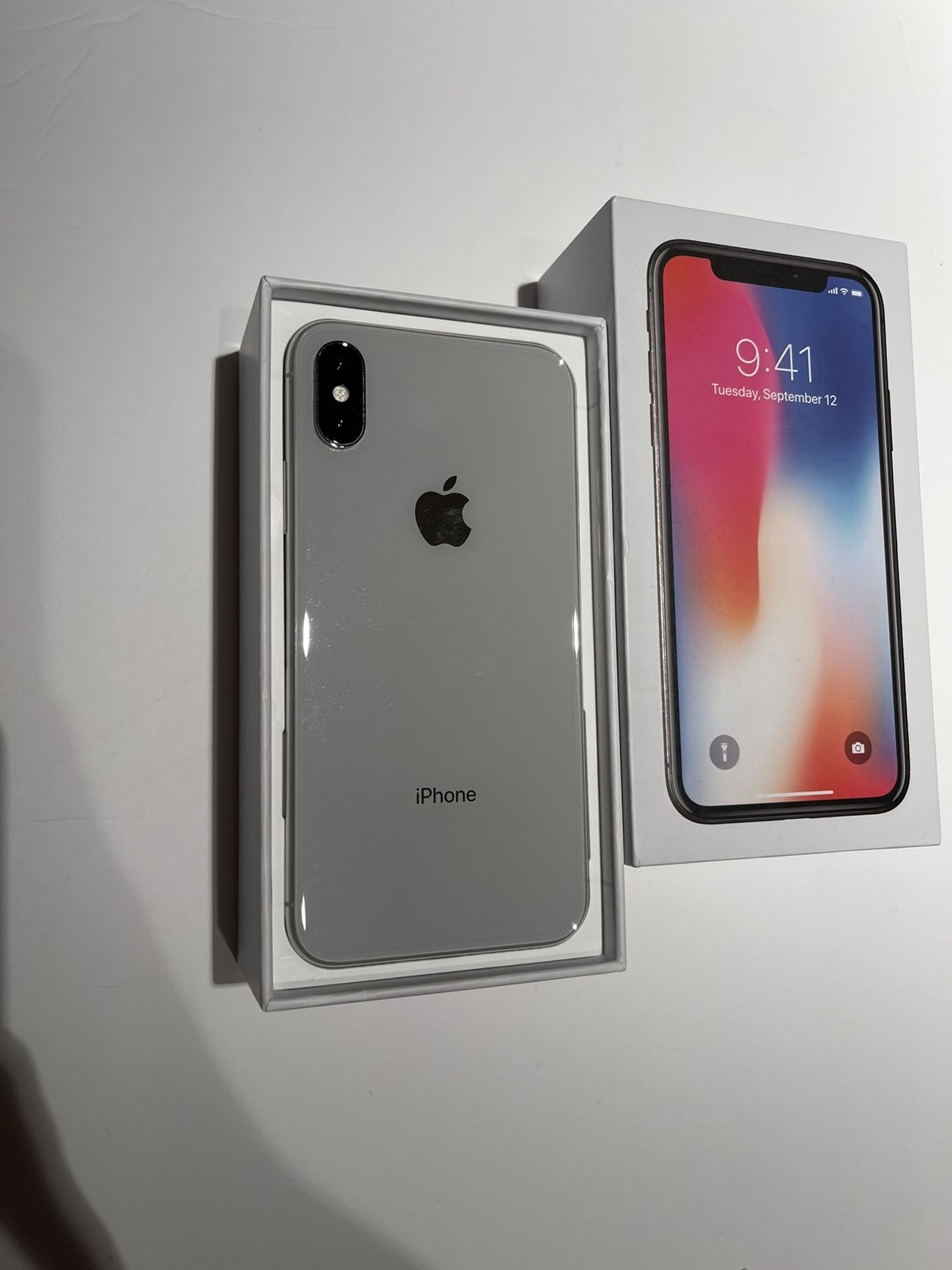 iPhone X - 256 GB - Unlocked For Worldwide Use